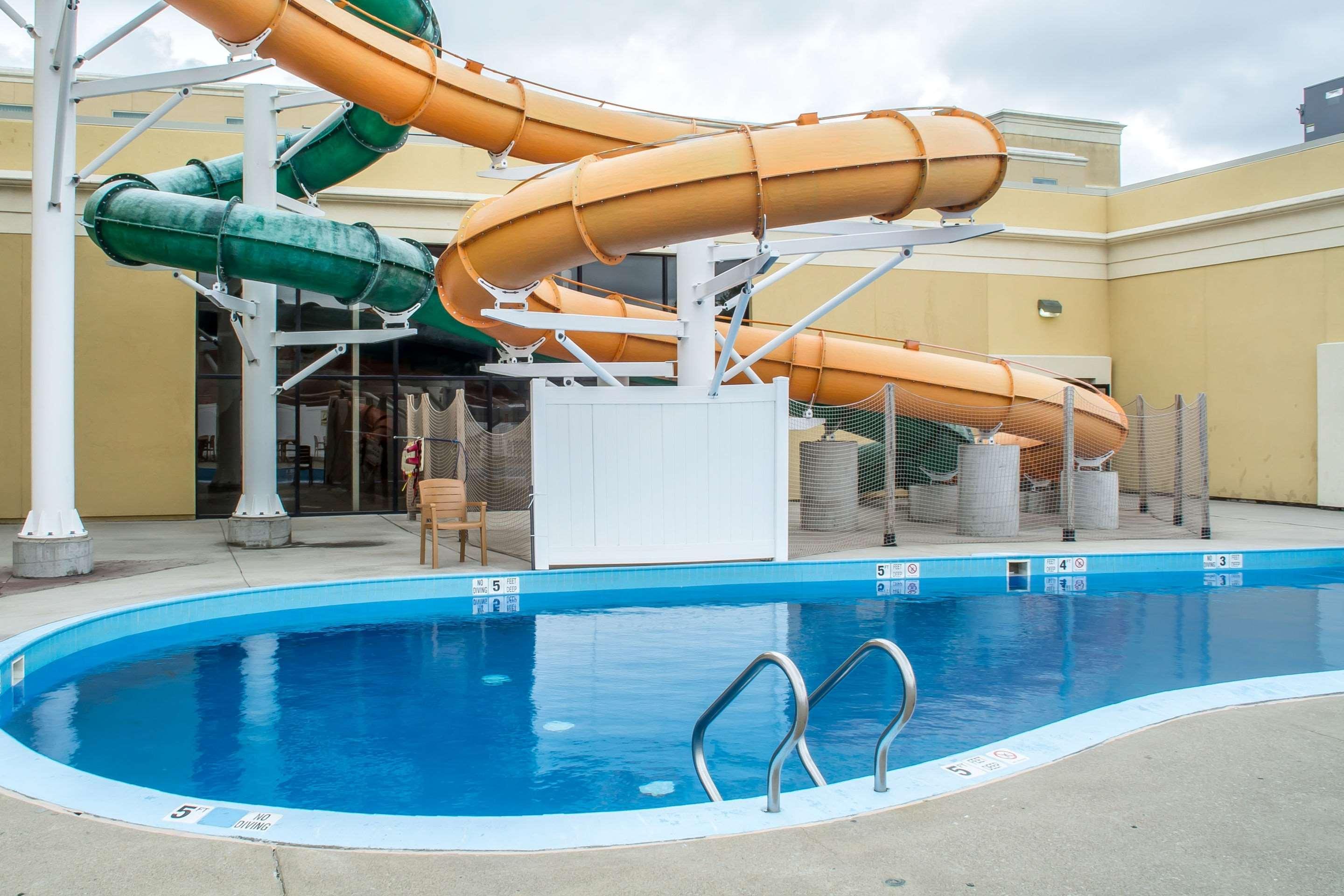 Quality Inn & Suites Palm Island Indoor Waterpark Batavia Exterior foto